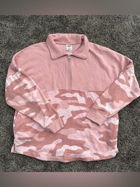 PINK VS Light Pink Sweater Size Medium 0431
